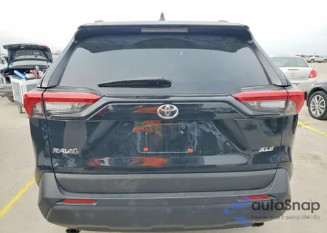 2021 Toyota Rav4 Xle Premium z USA, uszkodzony, nr VIN 2T3C1RFV8MC125073